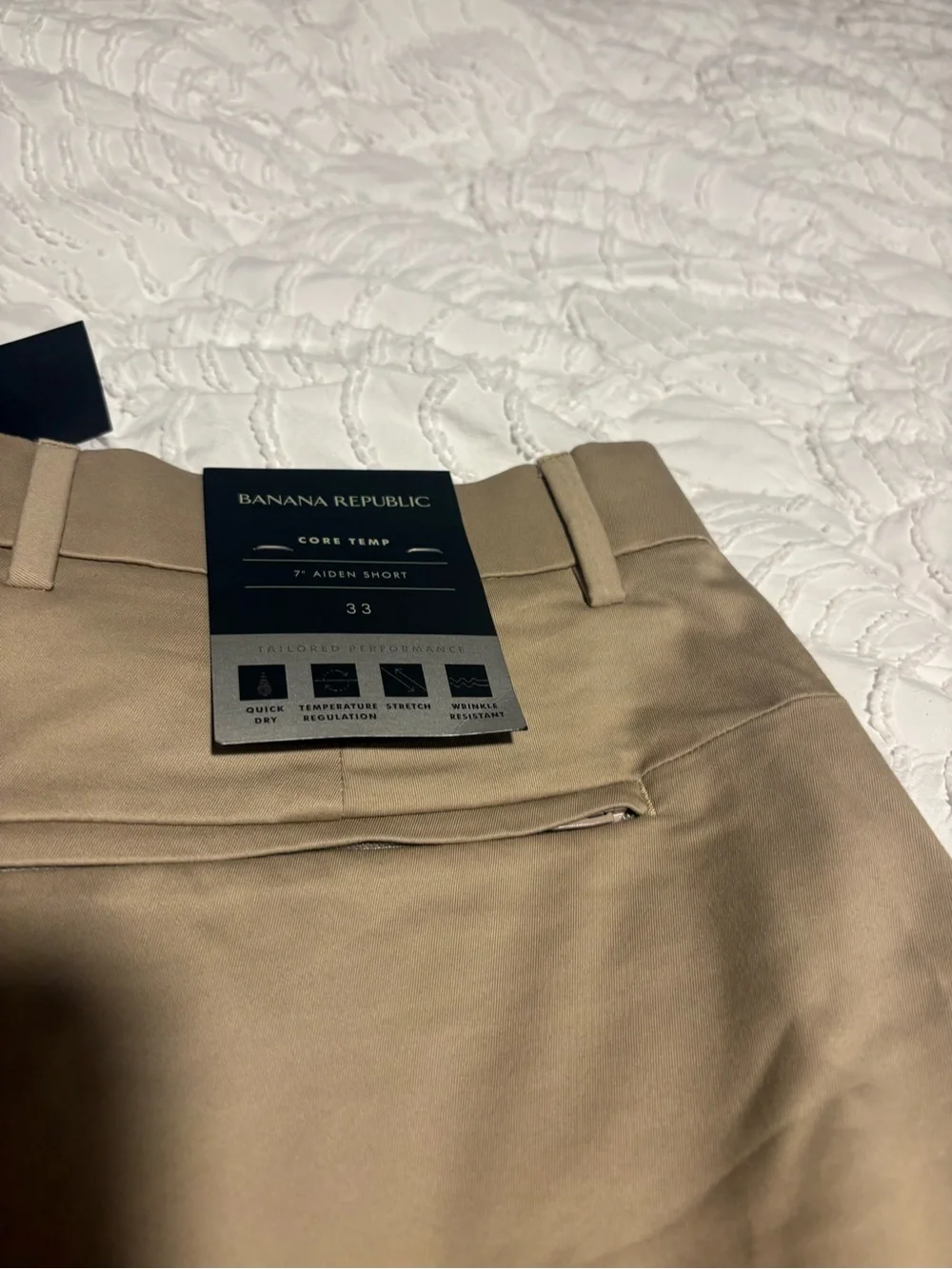 Banana Republic Aiden Core Temp Performance Shorts men's NWT Size 33 7 inches